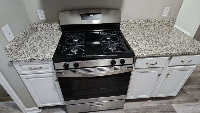 Foto del edificio - 711 E 33rd St
