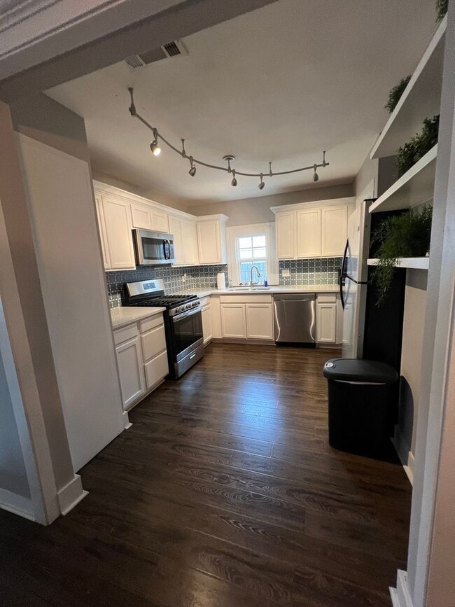 Building Photo - 1024 Cleckler Ave