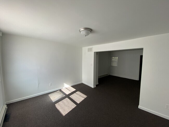 Foto del edificio - 233 E College Ave
