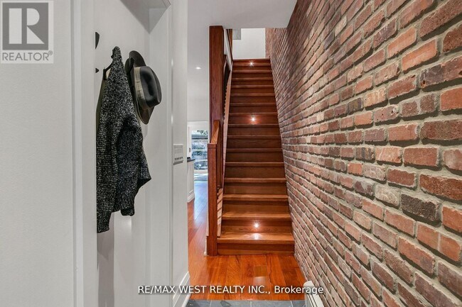 Photo du bâtiment - 414 Clendenan Ave