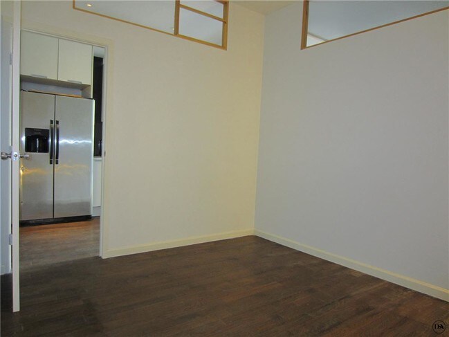 Building Photo - 124 Seigel St