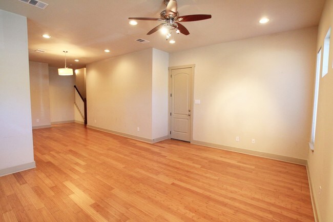 Foto del edificio - 1803 E 18th St