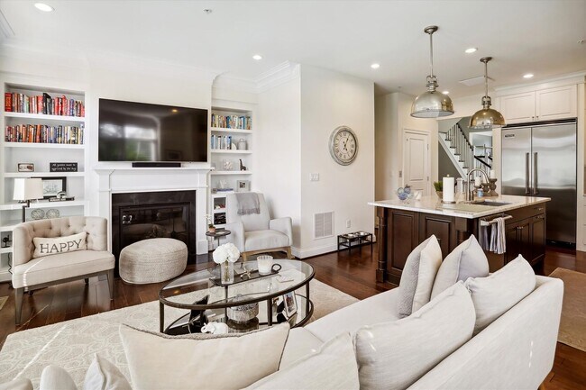 Foto del edificio - Jaw Dropping 4BR (plus a den), 4.5BA End U...