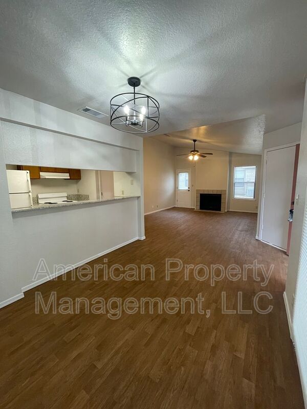 Building Photo - 13137 E 44th St