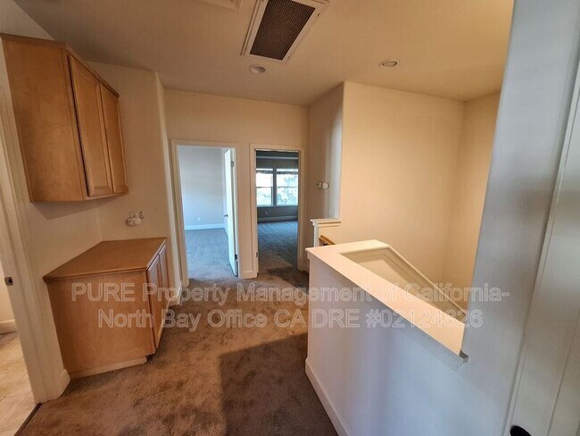 Building Photo - 409 Matteri Cir
