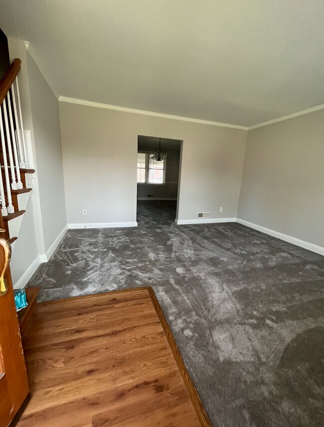 Building Photo - Freshly Painted 3 Bedroom, 1 Bath Row Home...