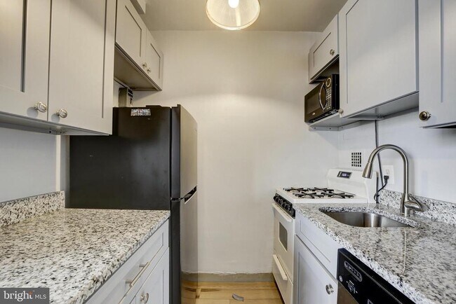 Foto del edificio - 1121 Arlington Blvd