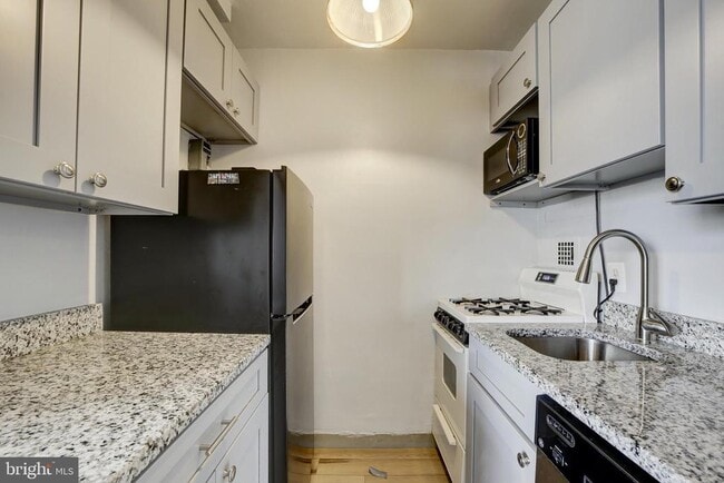 Building Photo - 1121 Arlington Blvd