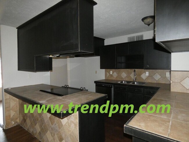 Foto del edificio - Recently updated 3/2/2 in NRH close to sch...