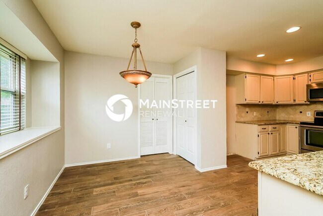 Foto del edificio - 3 Bedroom Pet-Friendly Home in Carrollton, TX with Main Street Renewal