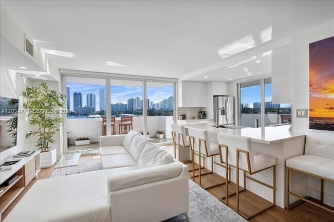 Foto del edificio - 3703 NE 166th St