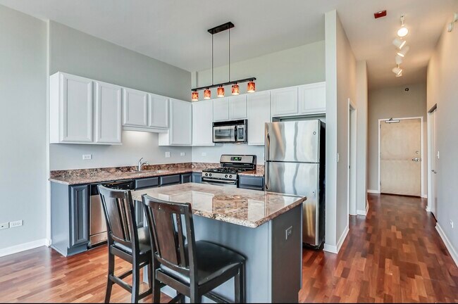 Kitchen - 1600 S Indiana Ave