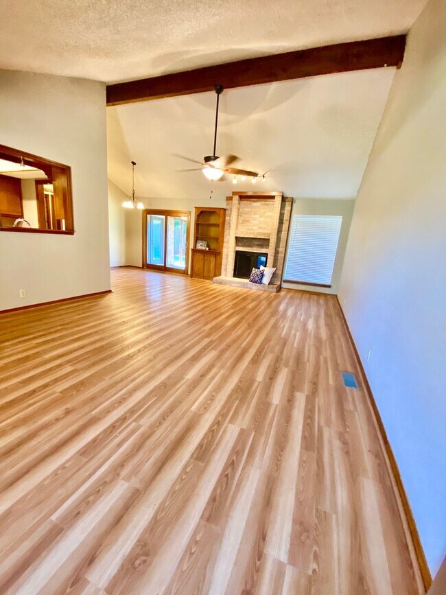 Building Photo - Beautiful Home in NW OKC -Available Now!