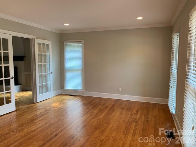 Building Photo - 9033 Pennyhill Dr