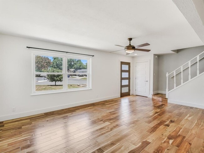 Foto del edificio - 7617 Eastcrest Dr