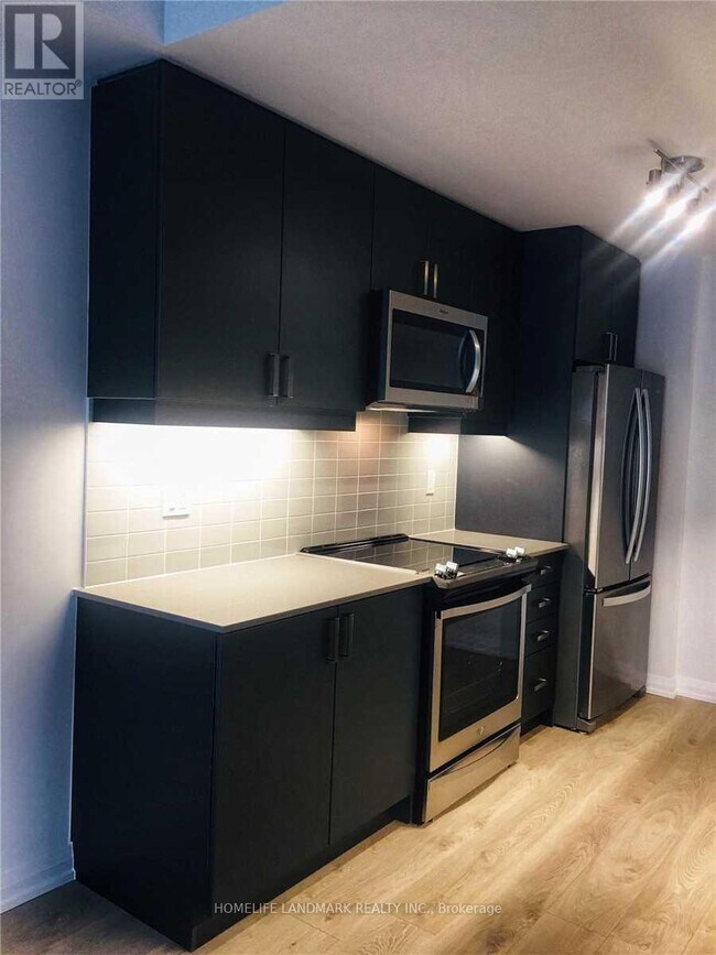 Photo du bâtiment - 1050-1050 Portage Pkwy