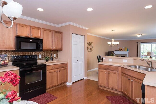Foto del edificio - Charming Edgewater Townhome with Scenic Views