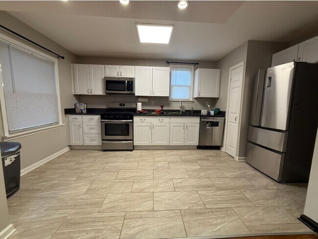 Foto del edificio - Charming 3 bedroom bungalow freshly updated