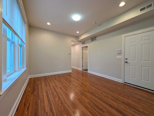 Foto del edificio - 2048 W Evergreen Ave