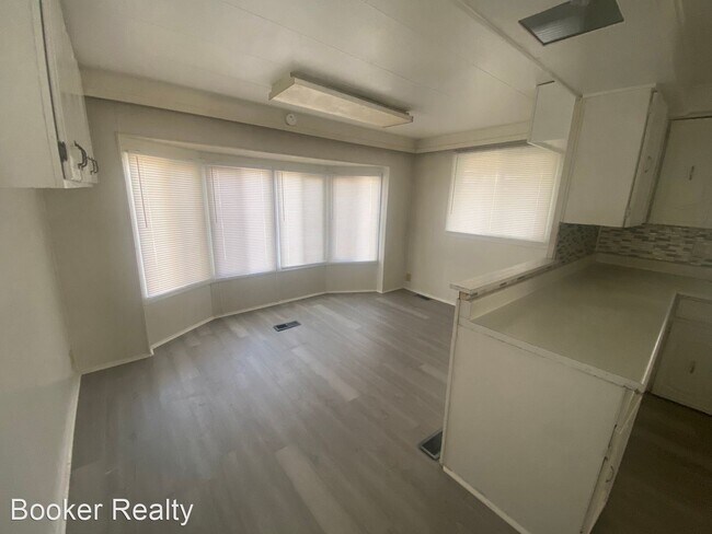 Building Photo - 2 br, 1 bath House - 4 Morse Court