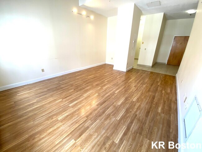 Building Photo - 153 Naples Rd