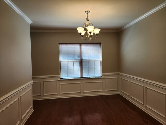 Building Photo - Bright Open floorplan 4 Bedroom 3.5 Bath L...