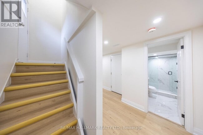 Building Photo - 154 Fitzgibbon Ave