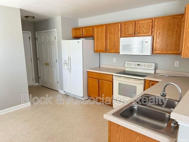 Building Photo - 2651 Vega Ct