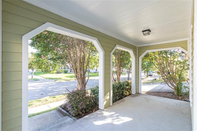 Building Photo - 1600 Oakcrest Dr