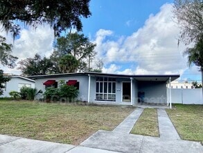 Building Photo - 550 Hartley Pl
