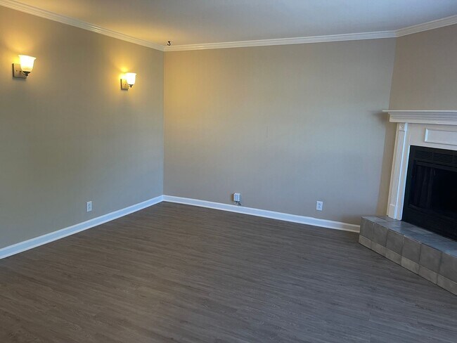 Building Photo - Donelson/Opry Mills/Briley Prkwy Town home...