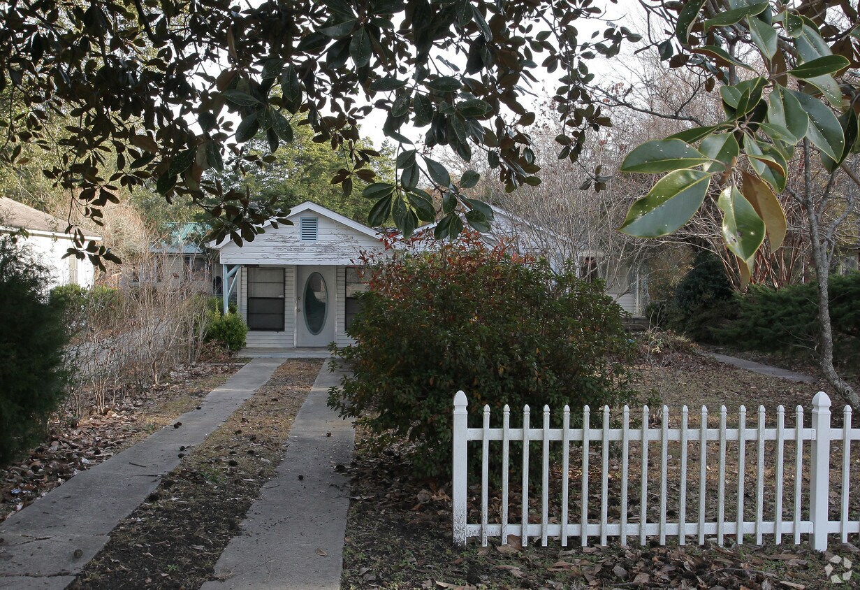 Building Photo - 5812 Robinson St