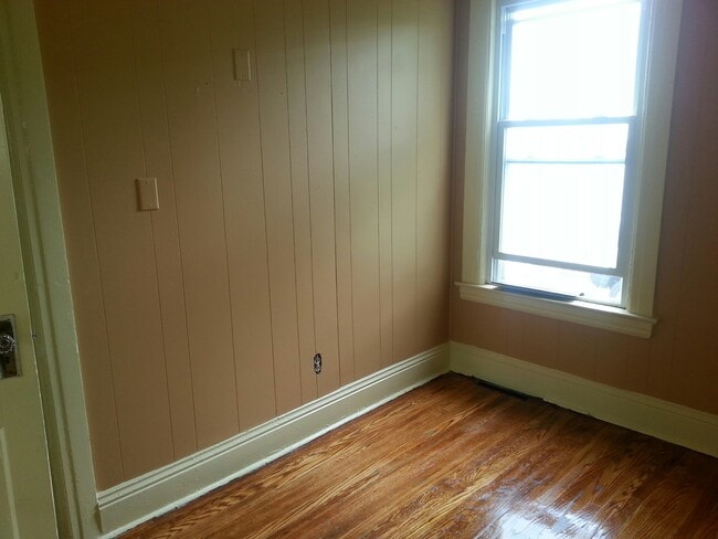 bedrm - 221 Ulster St