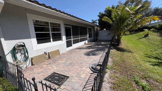 Building Photo - 5581 American Cir