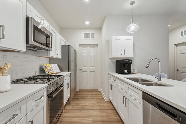 Building Photo - Casara Pensacola