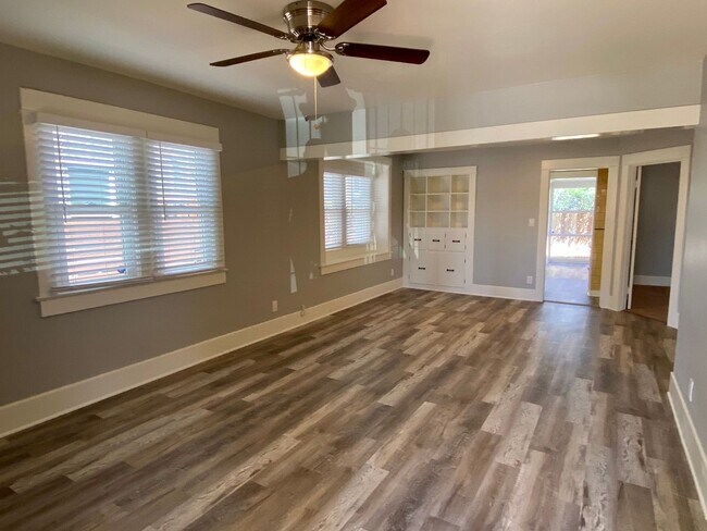 Foto del edificio - Charming 2 Bedroom Craftsman House w/Porch and Private Back Patio in Hillcrest