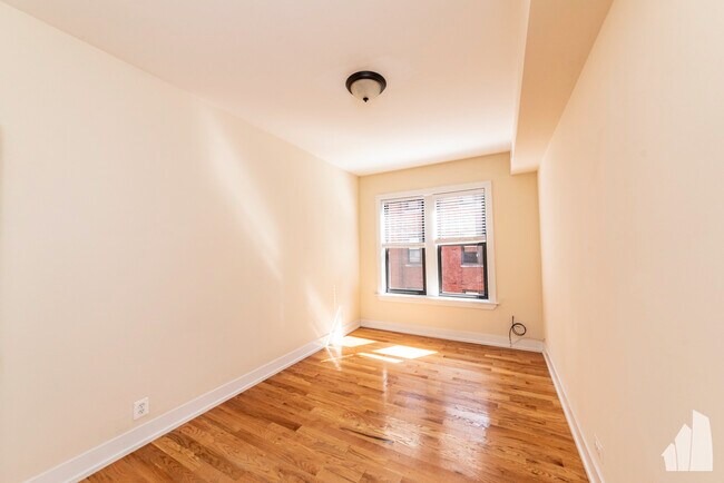 Foto del edificio - 3750 N Racine Ave