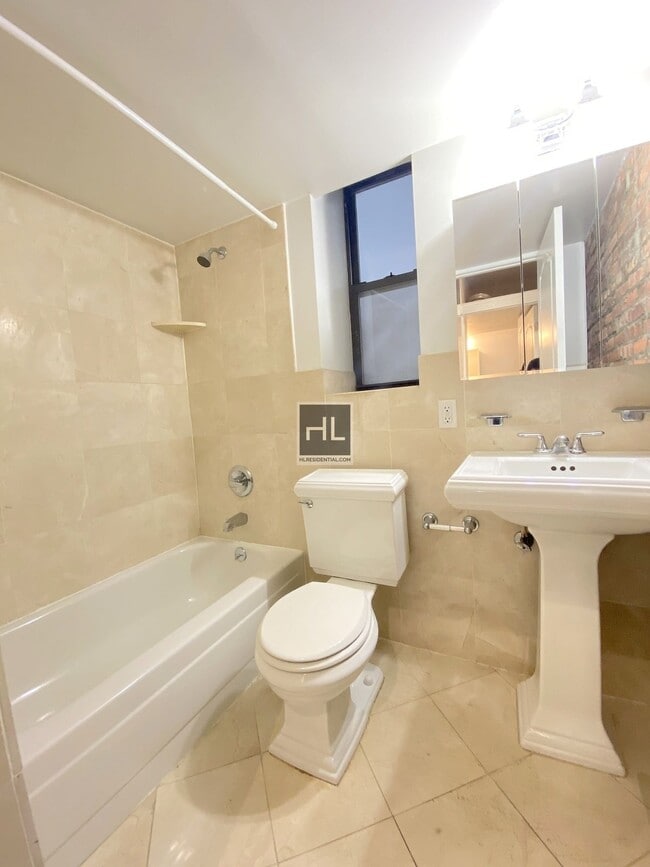 Building Photo - MOTT ST.