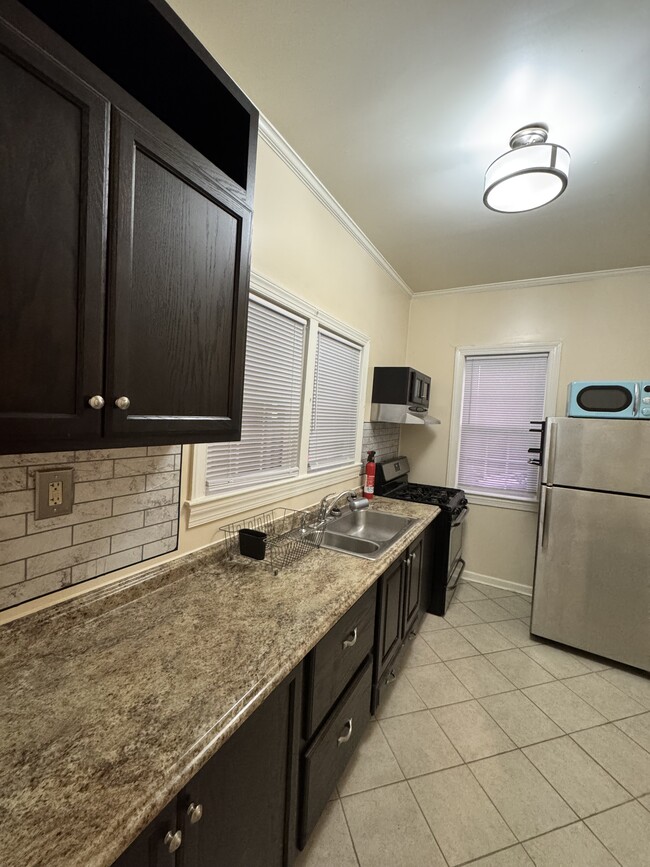 Kitchen - 305 4th Ave