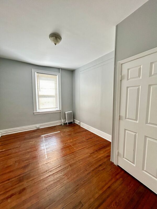 Building Photo - 307 Dolphin St