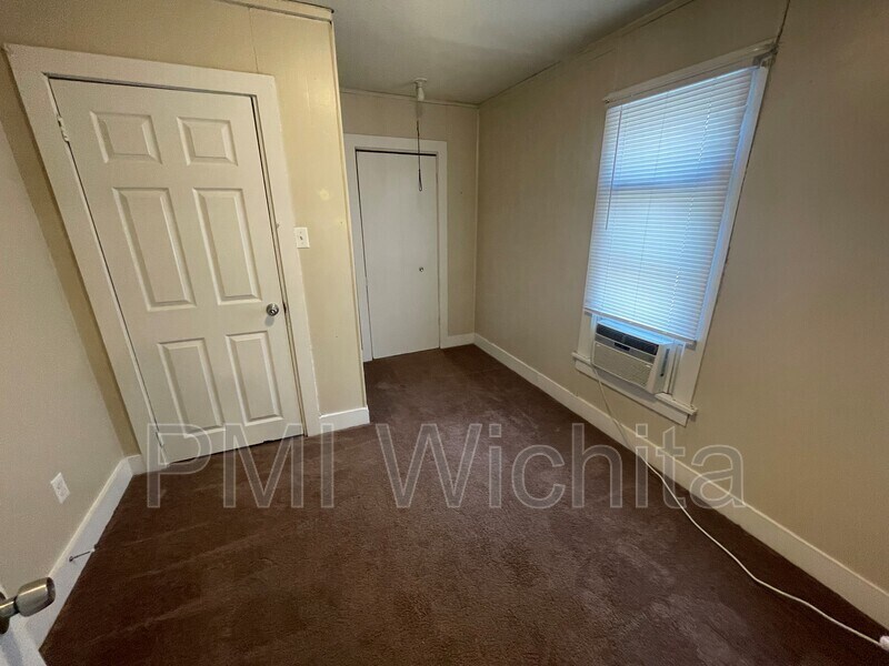 214 W 1st St Unit Apt 4, Newton, KS 67114 Condo for Rent in Newton