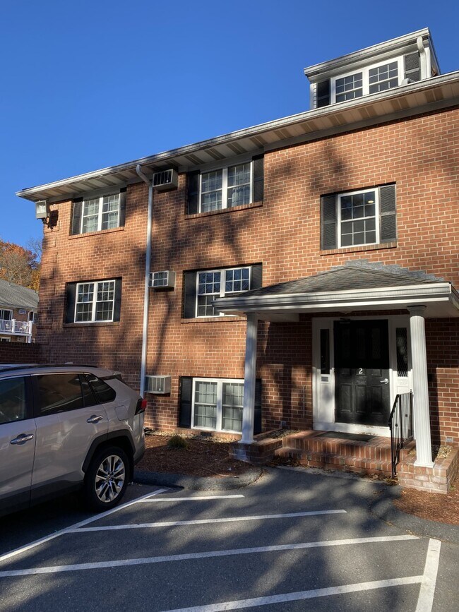 Foto del edificio - 38 Leonard Rd