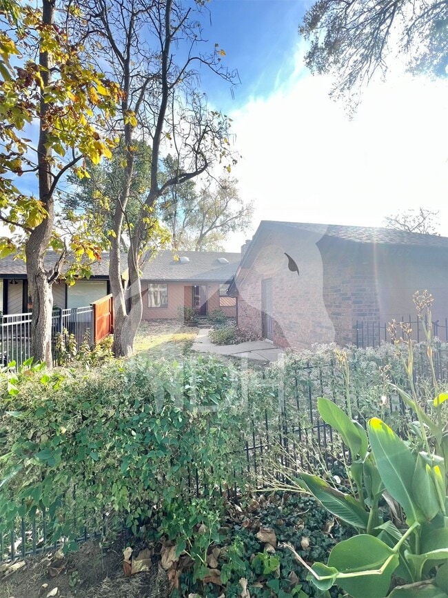 Foto del edificio - **Charming 2-Bedroom Condo in Enid, OK!**