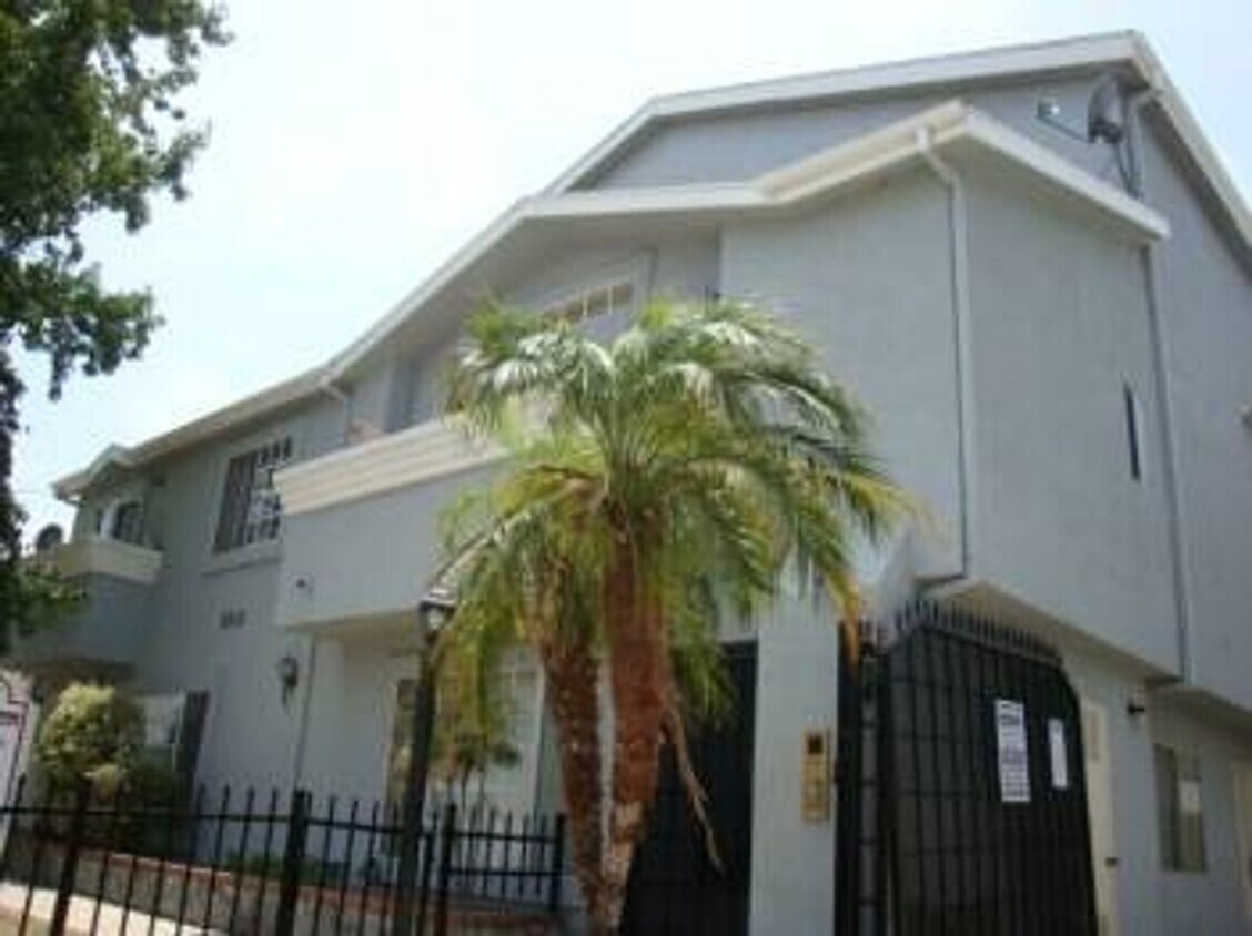 Primary Photo - 5245 Riverton Ave