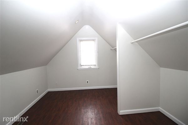 Building Photo - 21199 Redmond Ave