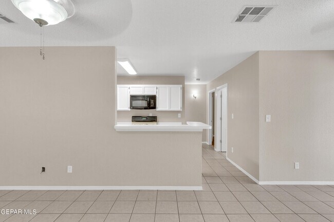 Foto del edificio - 12163 Tower View Dr