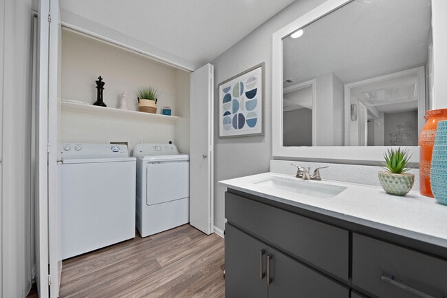 Building Photo - The Pointe at South Mountain