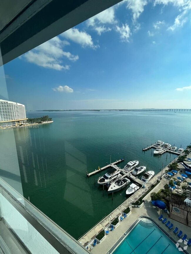 Building Photo - 801 Brickell Bay Dr