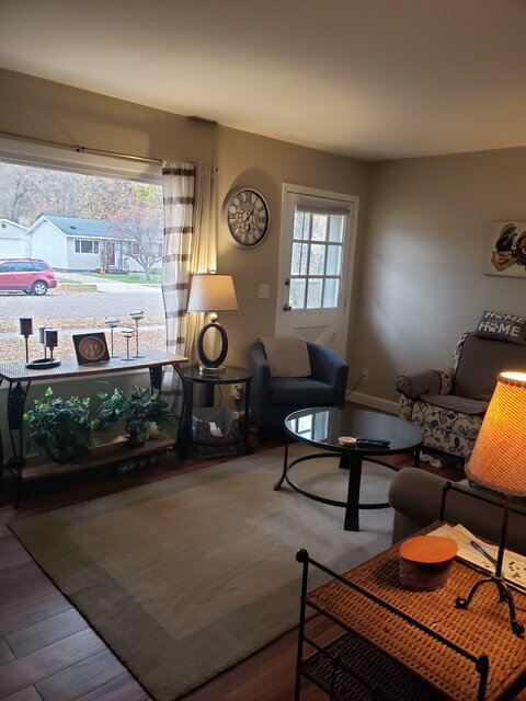 Foto del edificio - 3 Bedroom Home with Bonus Family Room, Fenced Back Yard, and Garage