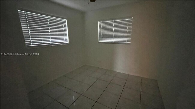 Foto del edificio - 5210 NW 16th St
